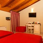 Dei Grippi Farm stay Sona